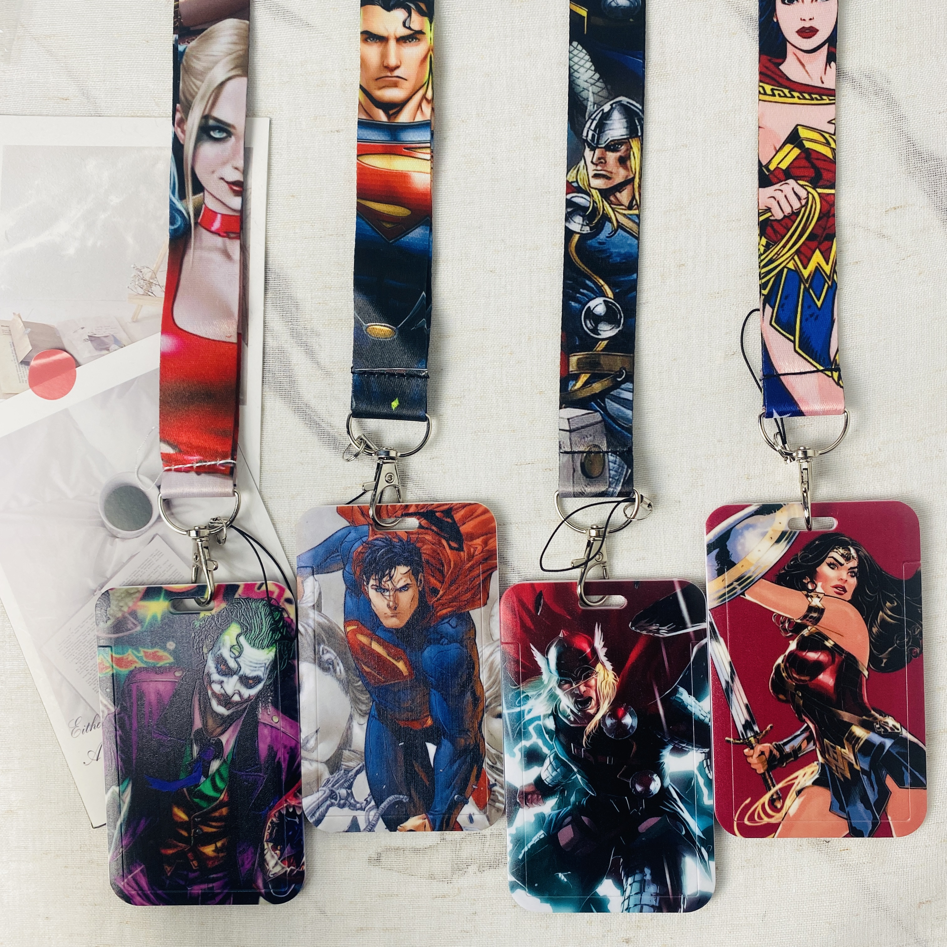 Anime Characters Card Holder   - Neck Hanging Phone Holder reseña y precio