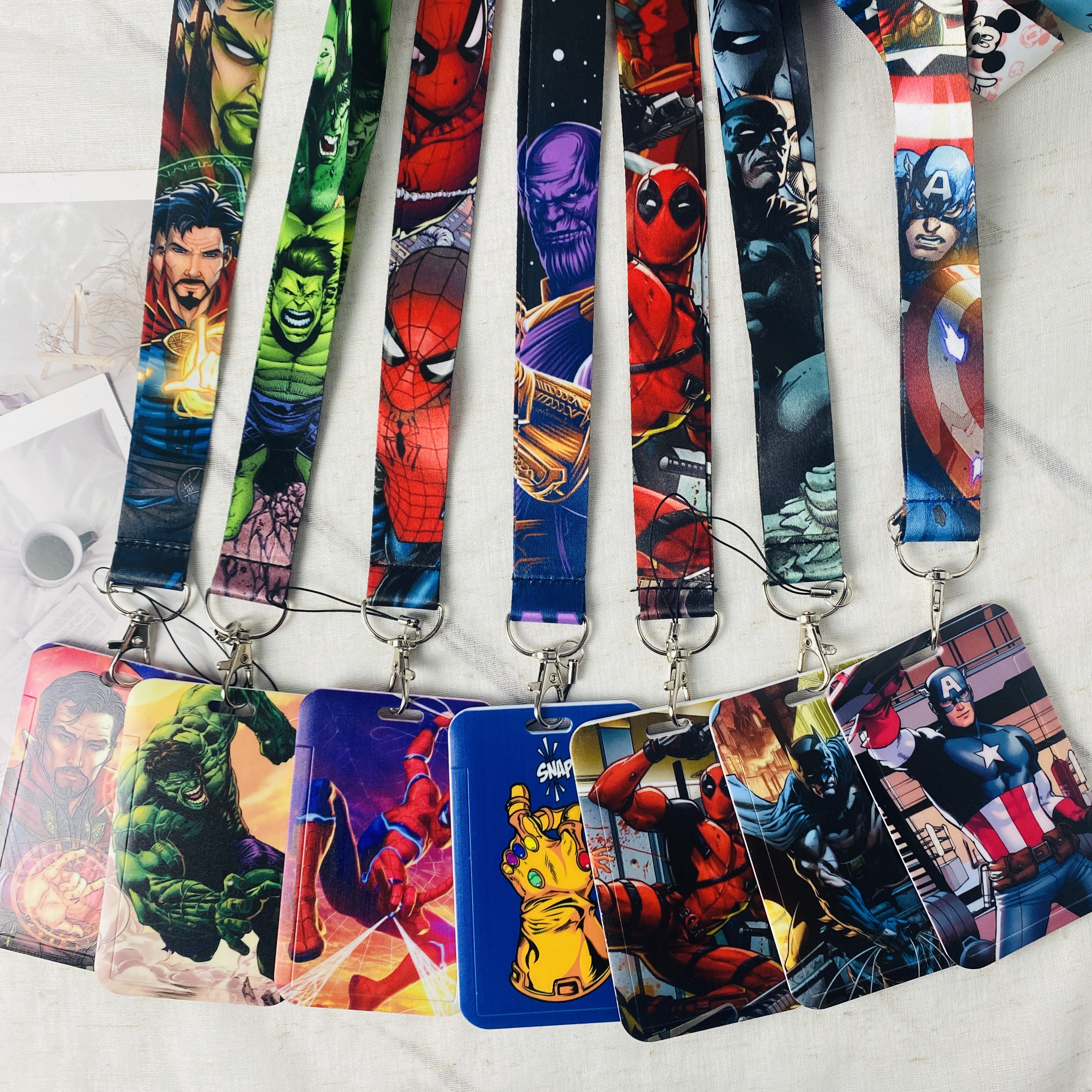 Anime Characters Card Holder   - Neck Hanging Phone Holder reseña y precio