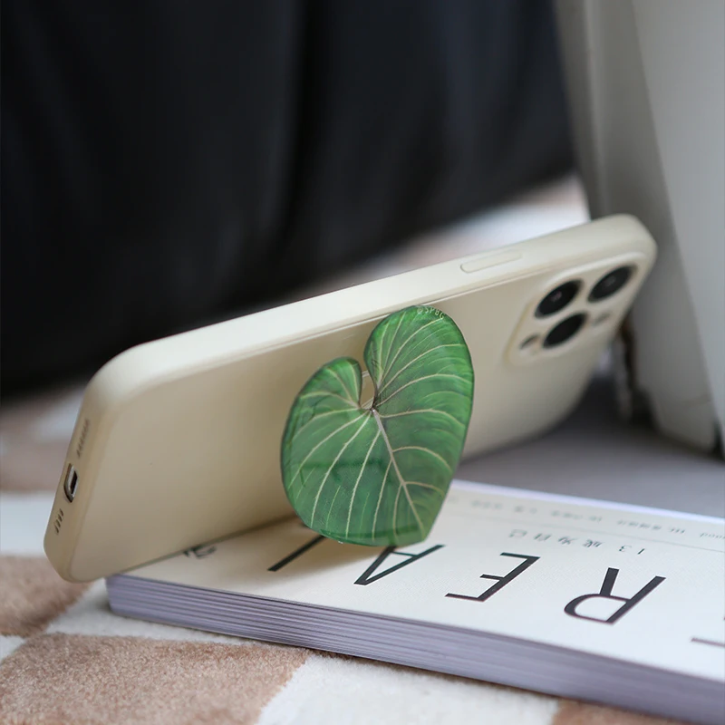 Glossy Simulation Leaf Phone H - Phone Accessories Vending Machine reseña y precio